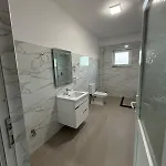 Bujtina E Kadrise Casa de Férias Kukes
