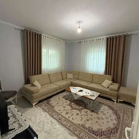 Bujtina E Kadrise Casa de Férias Kukes