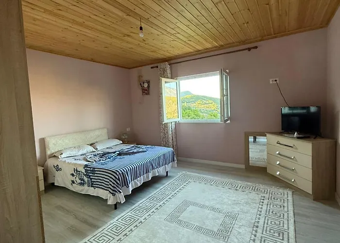 Bujtina E Kadrise Casa de Férias Kukes